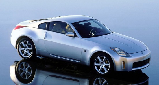 NISSAN 350Z这一拥有超过160万汽车消费者的传奇跑车,在跑遍了多半个地球后,终于在来到了中国。作为世界上第一款“人们买得起的高性能跑车”,350Z在国内的上市价格为58.2万元人民币。
